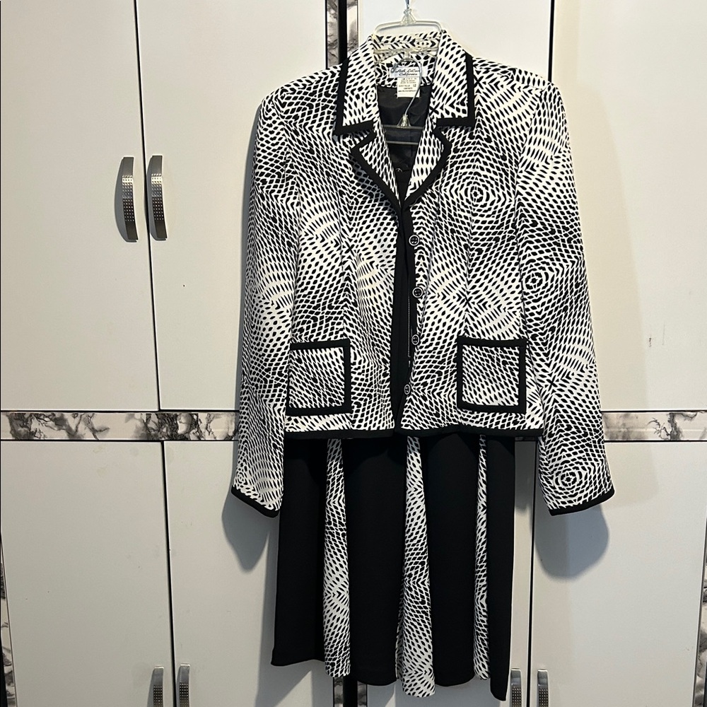 Elegant Monochrome Women's Skirt Set